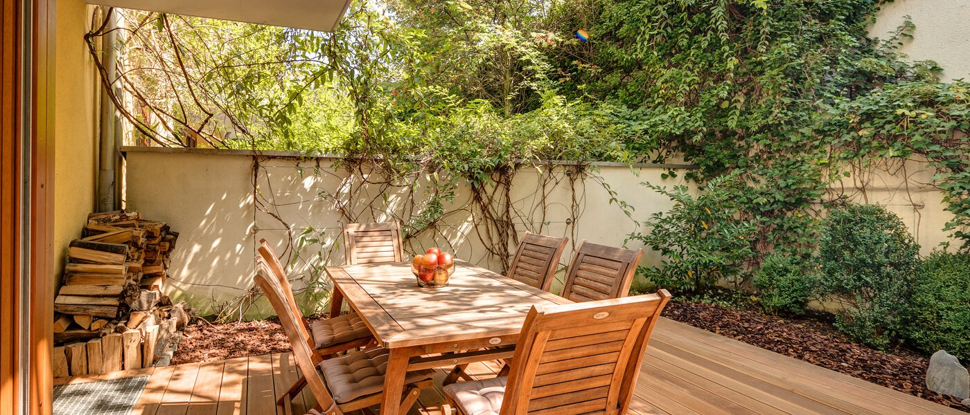 セミ・デタッチド・ハウス（一戸建てを二つに分けた家屋） München Schwabing (links der Leopoldstraße) 01 テラス・ポーチ 3396