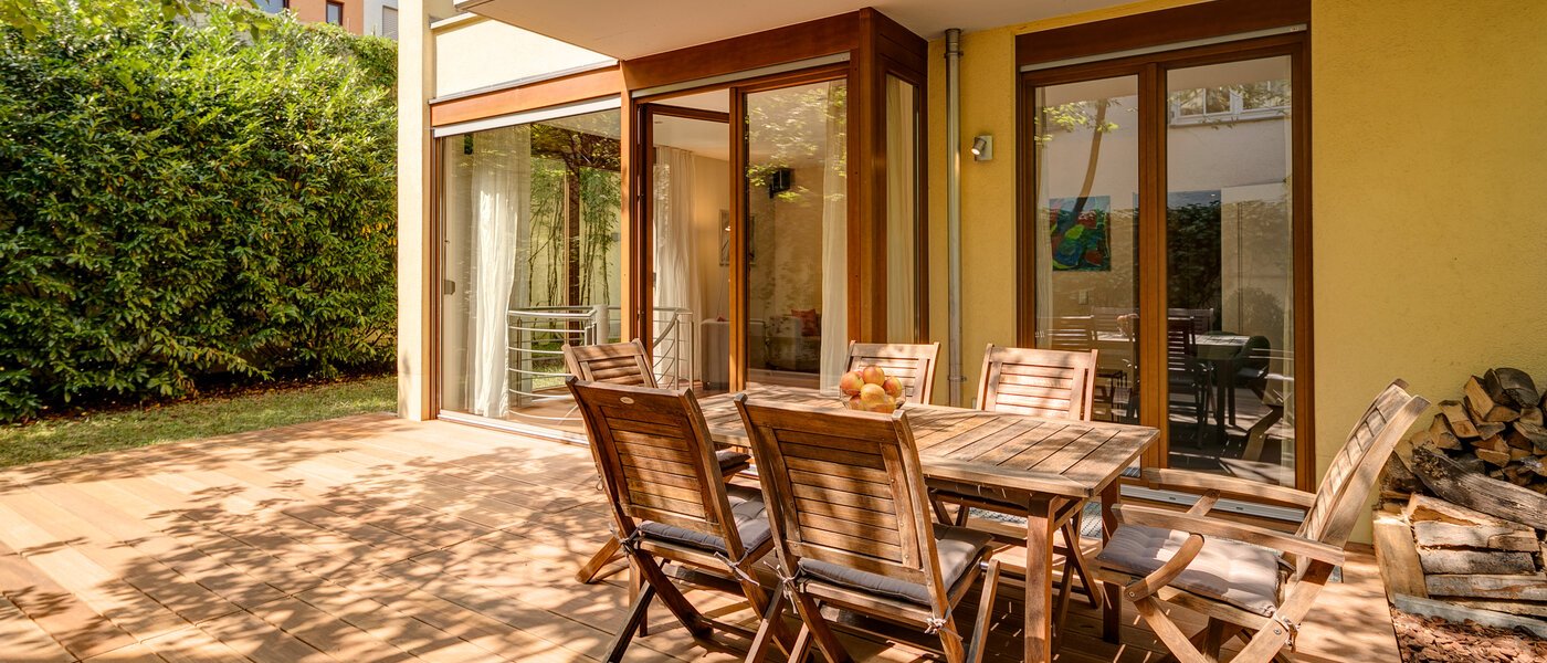 セミ・デタッチド・ハウス（一戸建てを二つに分けた家屋） München Schwabing (links der Leopoldstraße) 02 テラス・ポーチ 3396