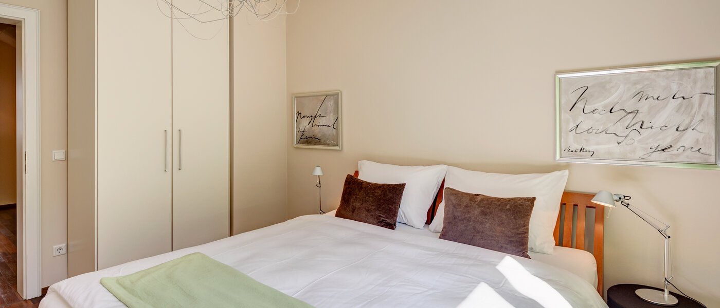 セミ・デタッチド・ハウス（一戸建てを二つに分けた家屋） München Schwabing (links der Leopoldstraße) 02 3.　寝室 3396