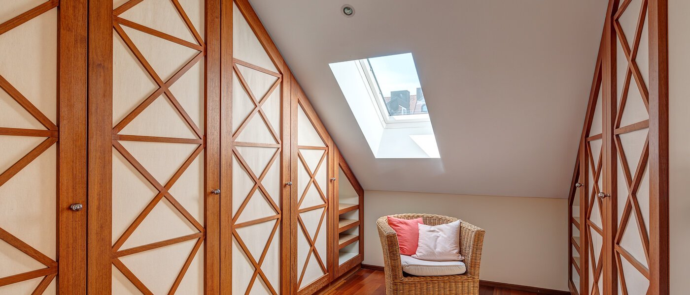 セミ・デタッチド・ハウス（一戸建てを二つに分けた家屋） München Schwabing (links der Leopoldstraße) 04 寝室 3396