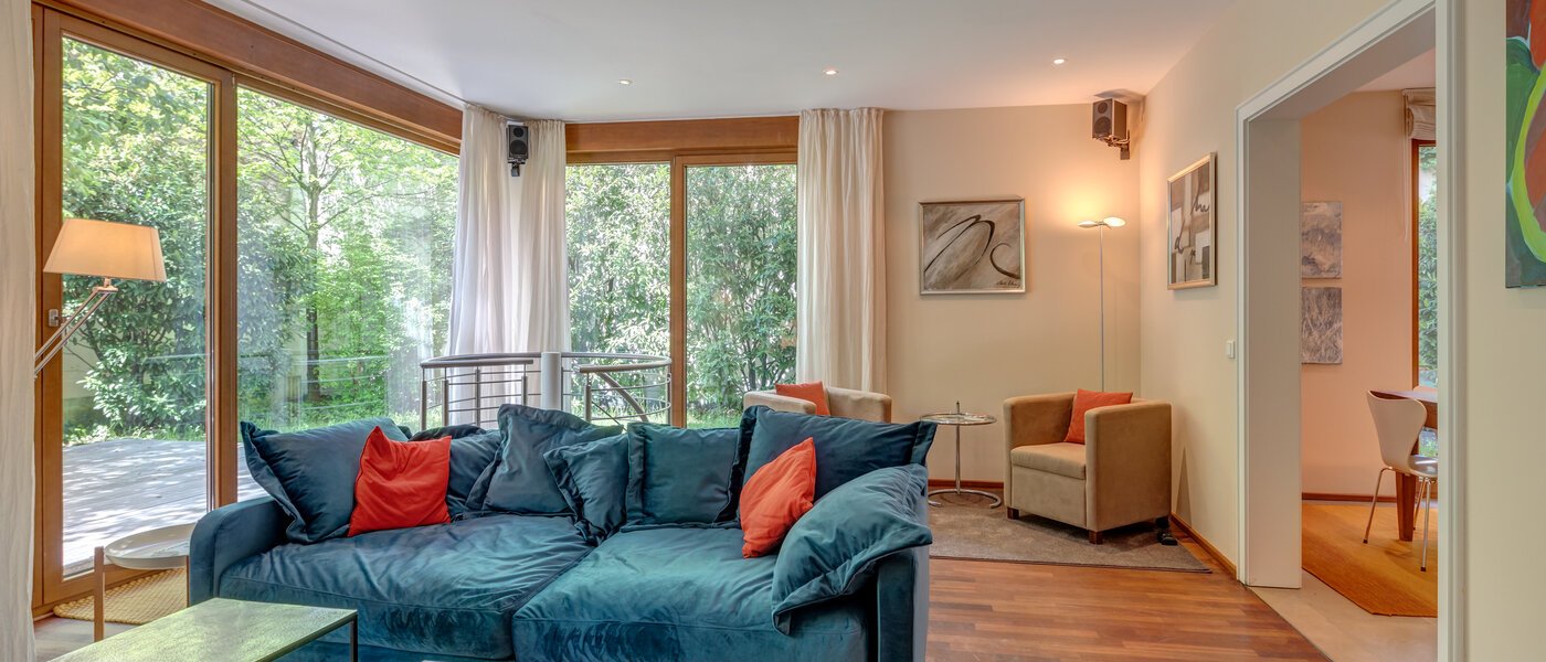 セミ・デタッチド・ハウス（一戸建てを二つに分けた家屋） München Schwabing (links der Leopoldstraße) 01 リビングエリア 3396