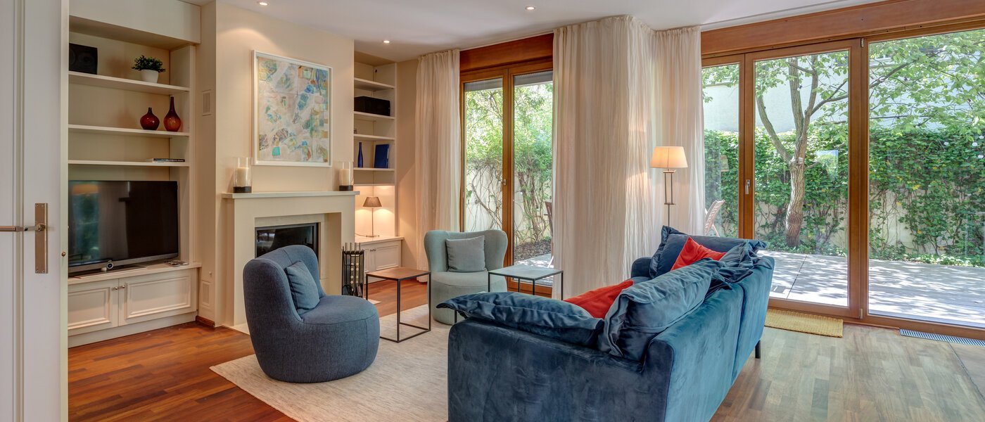 セミ・デタッチド・ハウス（一戸建てを二つに分けた家屋） München Schwabing (links der Leopoldstraße) 02 リビングエリア 3396