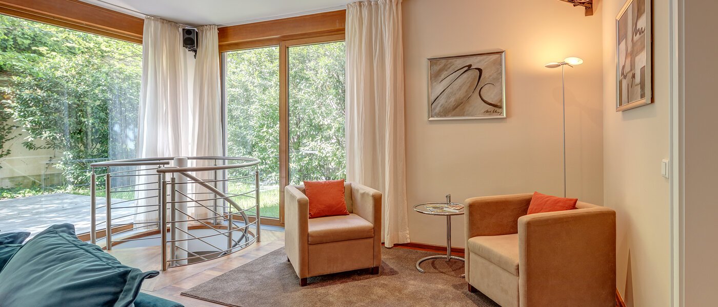 セミ・デタッチド・ハウス（一戸建てを二つに分けた家屋） München Schwabing (links der Leopoldstraße) 04 リビングエリア 3396