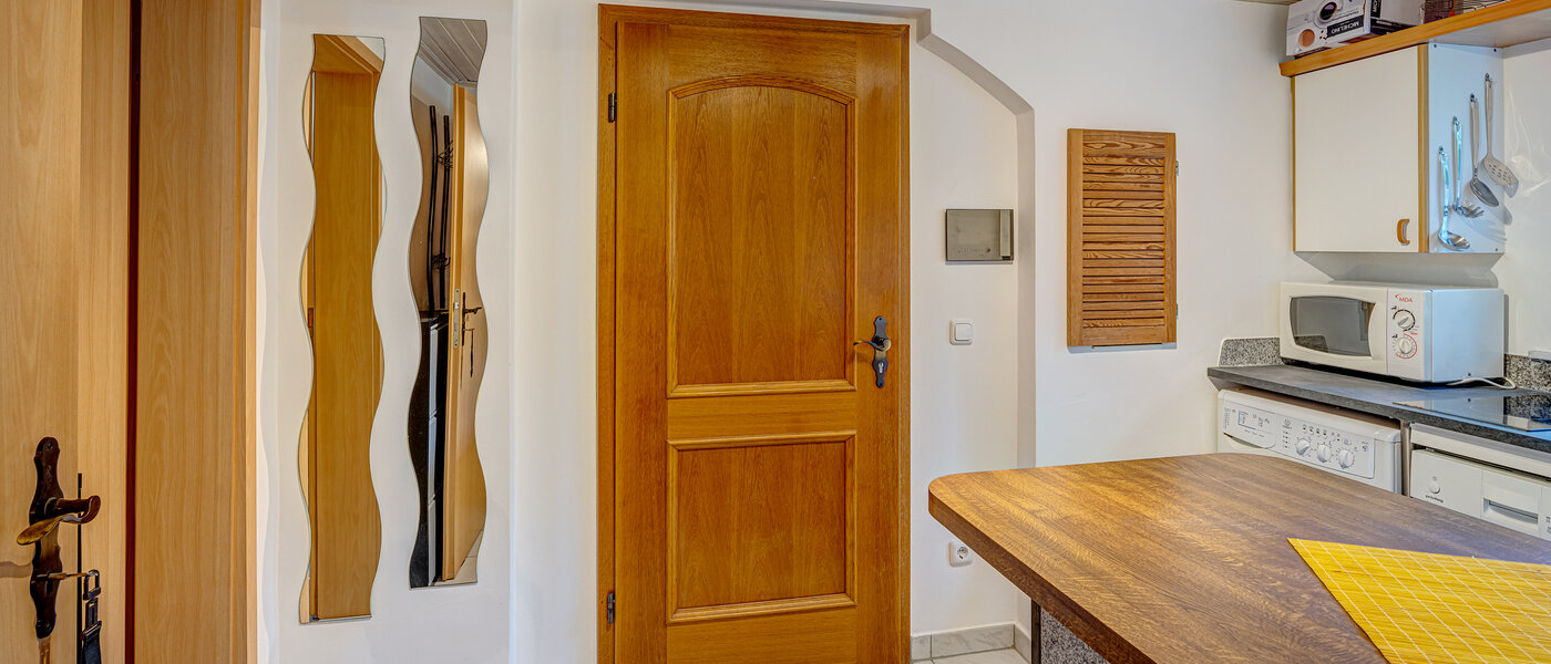 マンション Unterföhring 01 玄関入り口 3405