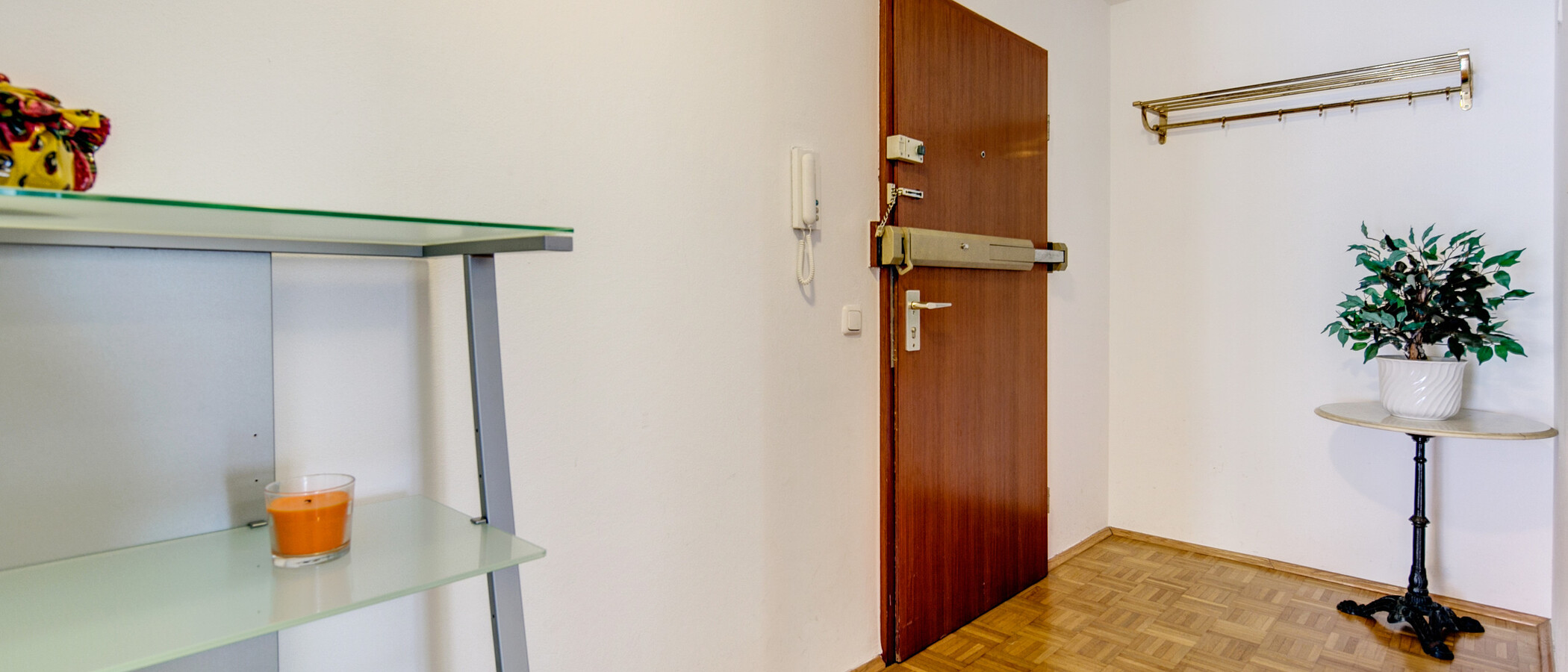 マンション München Schwabing-Nord (zw. Belgrad- & Leopoldstraße) 02 玄関入り口 342