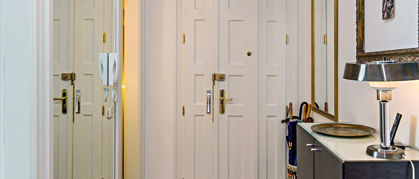 マンション München Neuhausen 04 玄関入り口 3428