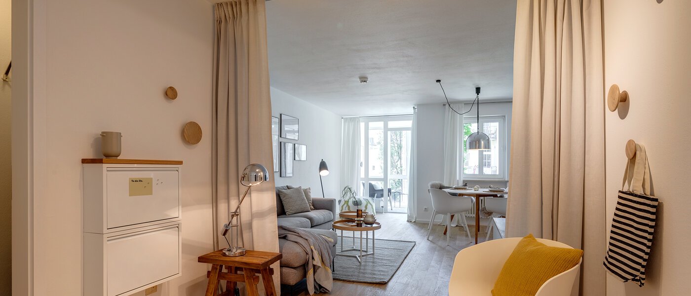 マンション München Schwabing (rechts der Leopoldstraße) 01 玄関入り口 361