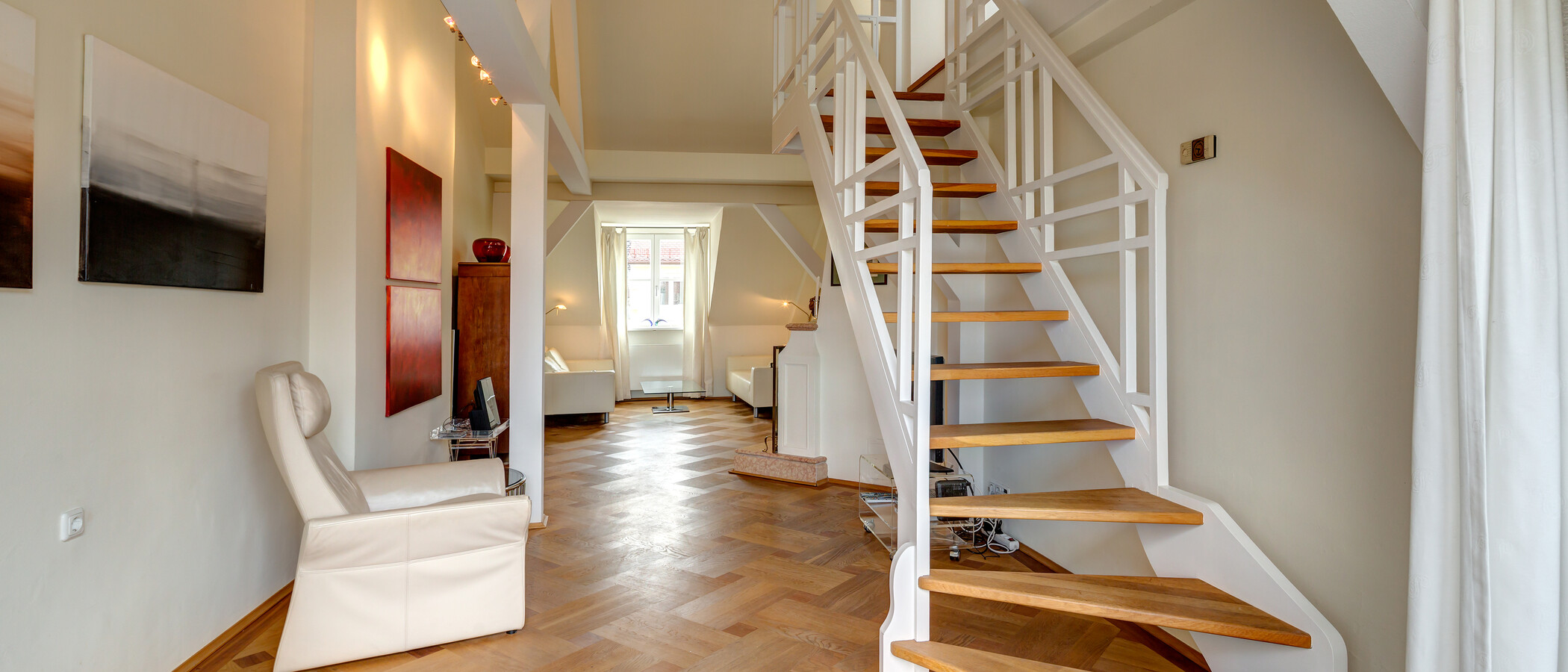 複層住宅 München Schwabing (links der Leopoldstraße) 04 リビングルーム 3679