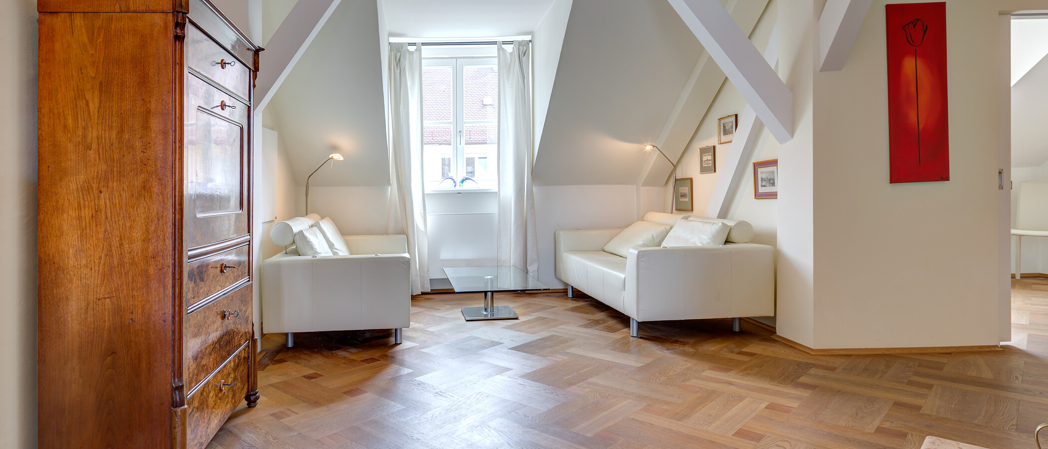 複層住宅 München Schwabing (links der Leopoldstraße) 05 リビングルーム 3679