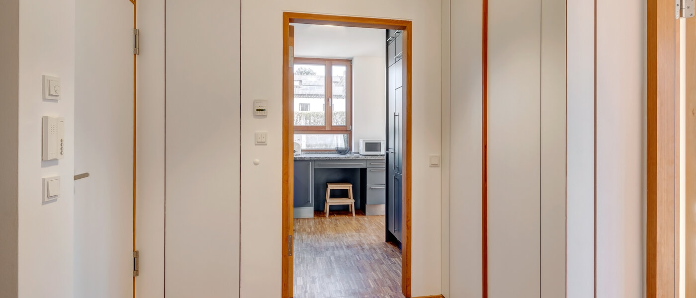 庭付き住宅 München Harlaching 03 玄関入り口 4247