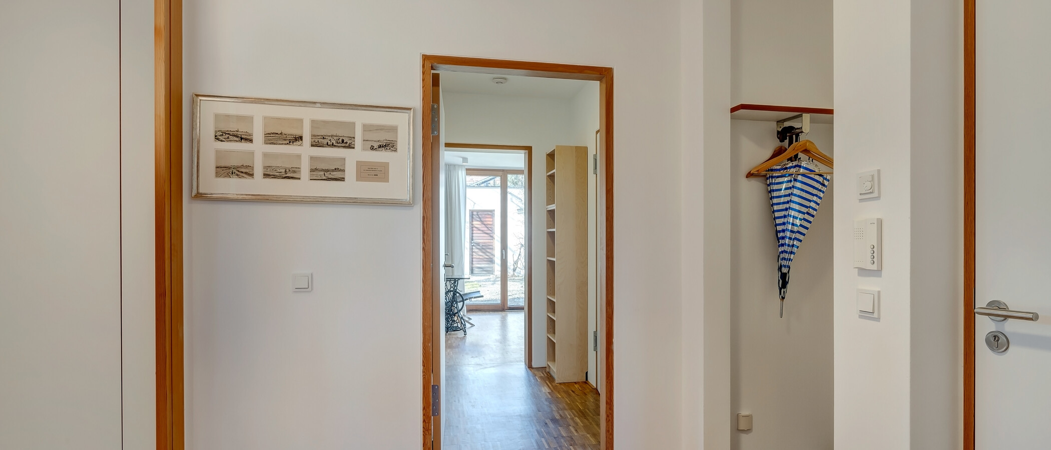 庭付き住宅 München Harlaching 04 玄関入り口 4247