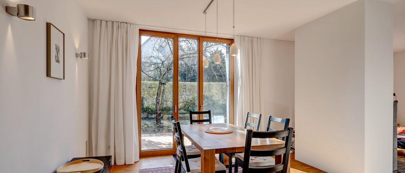 庭付き住宅 München Harlaching 01 ダイニングルーム 4247