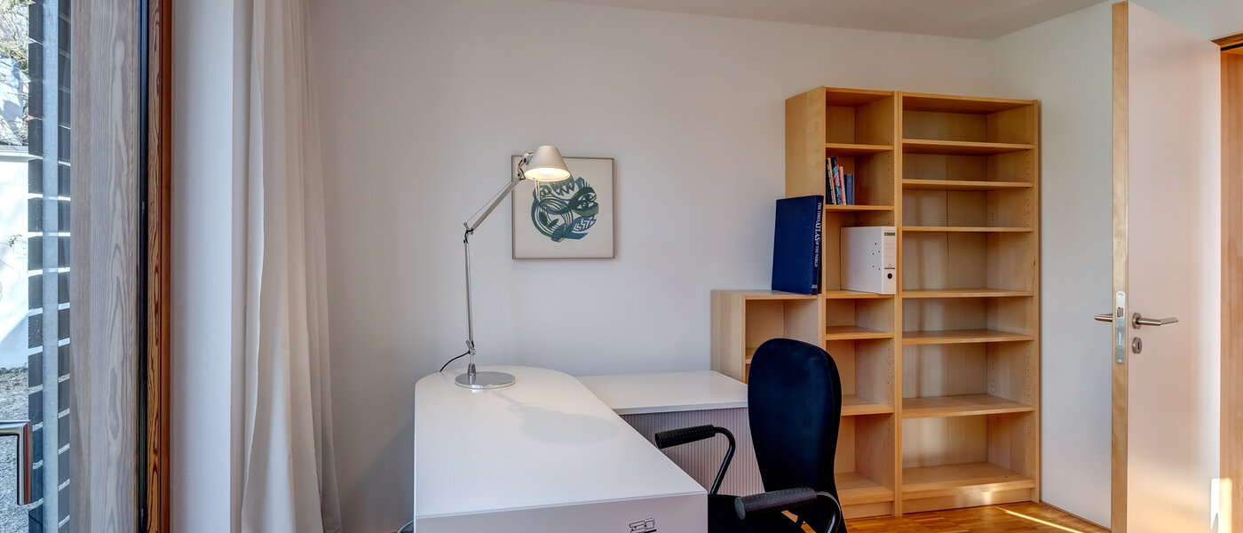 庭付き住宅 München Harlaching 02 ワークルーム/ゲストルーム 4247