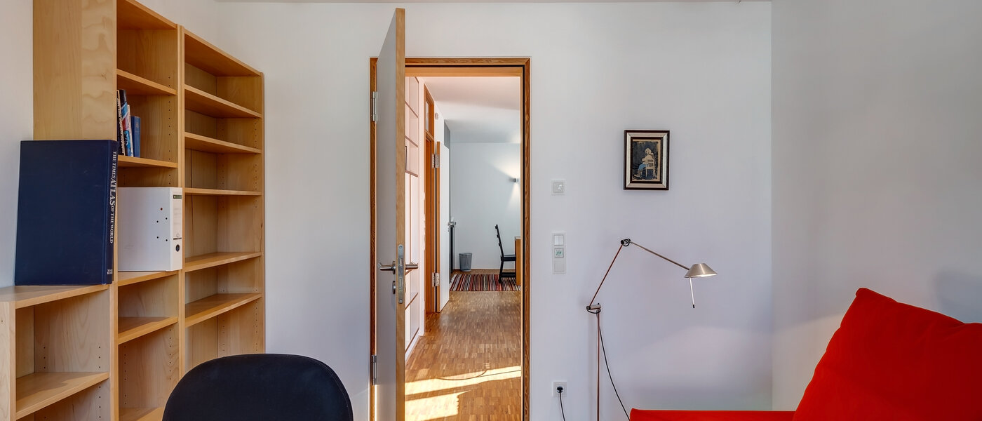 庭付き住宅 München Harlaching 04 ワークルーム/ゲストルーム 4247