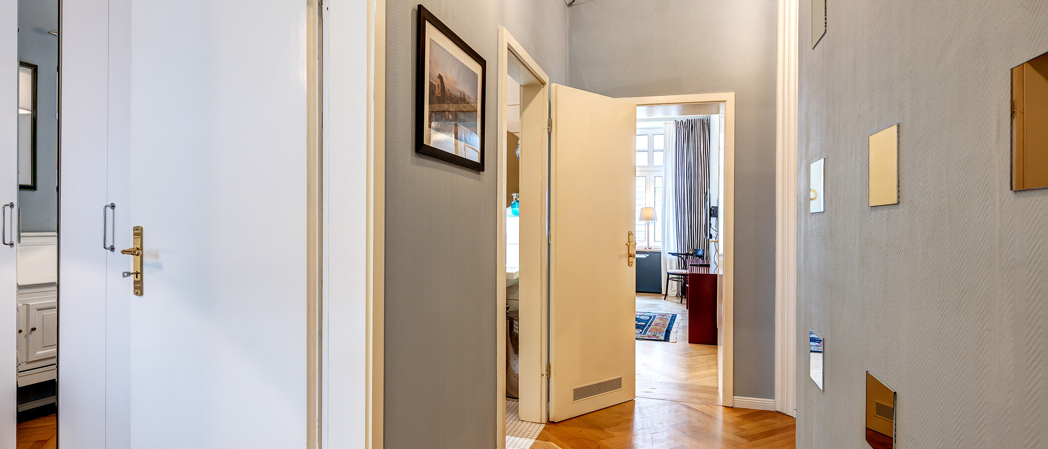 マンション München Lehel 04 玄関入り口 4375