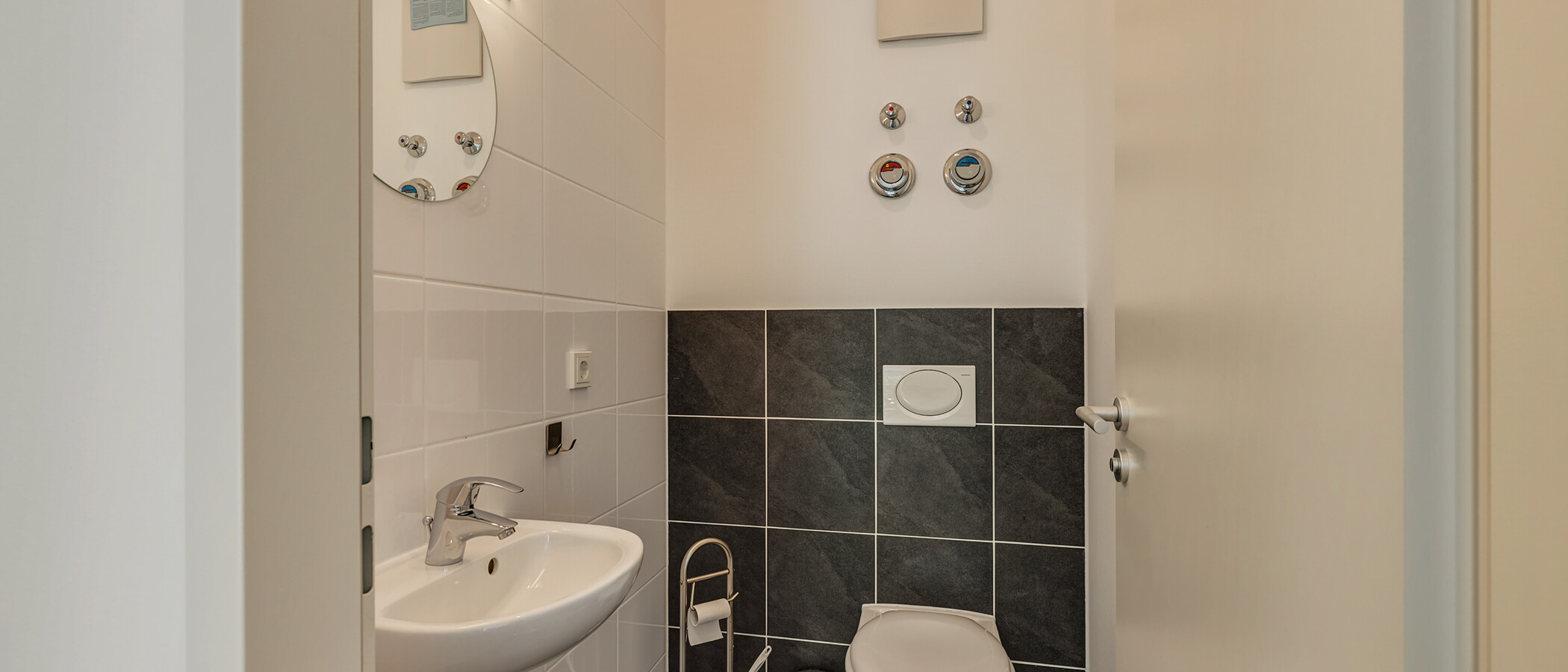 庭付き住宅 München Schwanthalerhöhe 01 ゲスト用 WC 4454