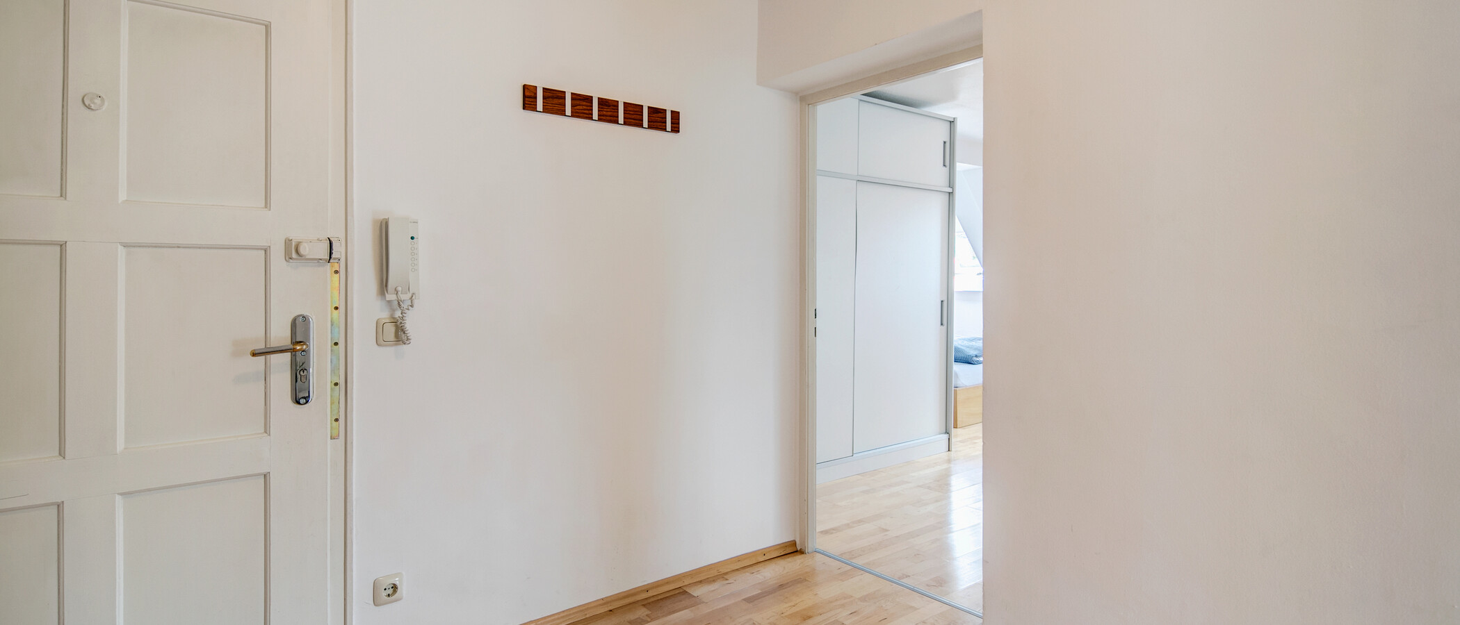 アティック・フラット（屋根裏） München Maxvorstadt - Rund um den Josephsplatz 02 玄関入り口 4683