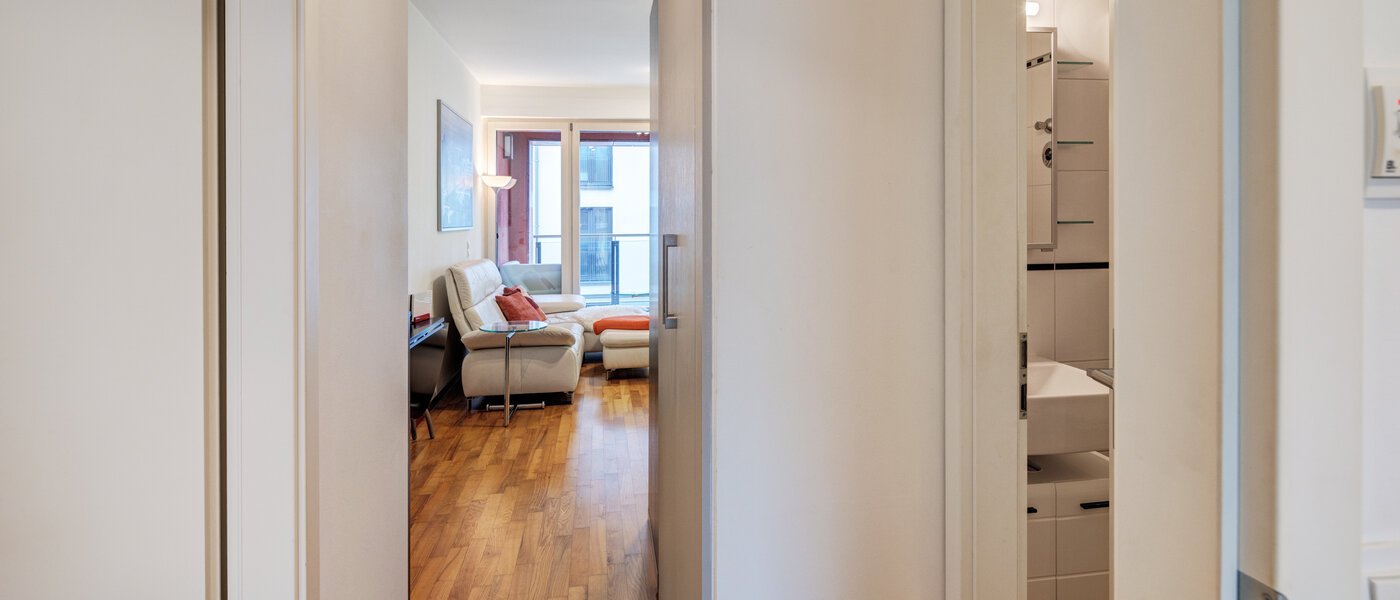 マンション München Schwabing (rechts der Leopoldstraße) 03 玄関入り口 4720