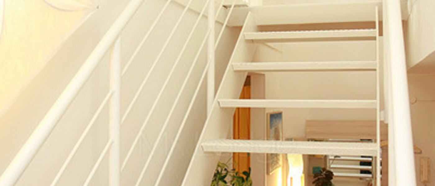 アティック・フラット（屋根裏） München Maxvorstadt - Rund um den Josephplatz 05 玄関入り口 4768