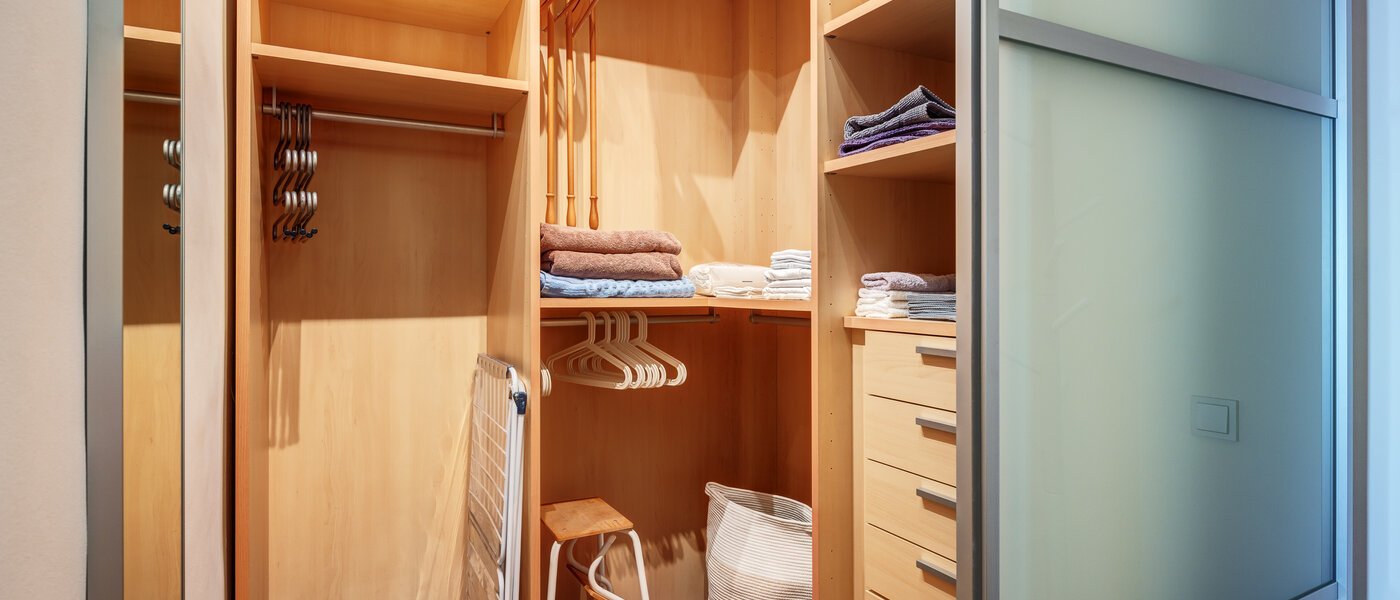 マンション München Schwabing (links der Leopoldstraße) 01 ウォークイン・カップボード 4915