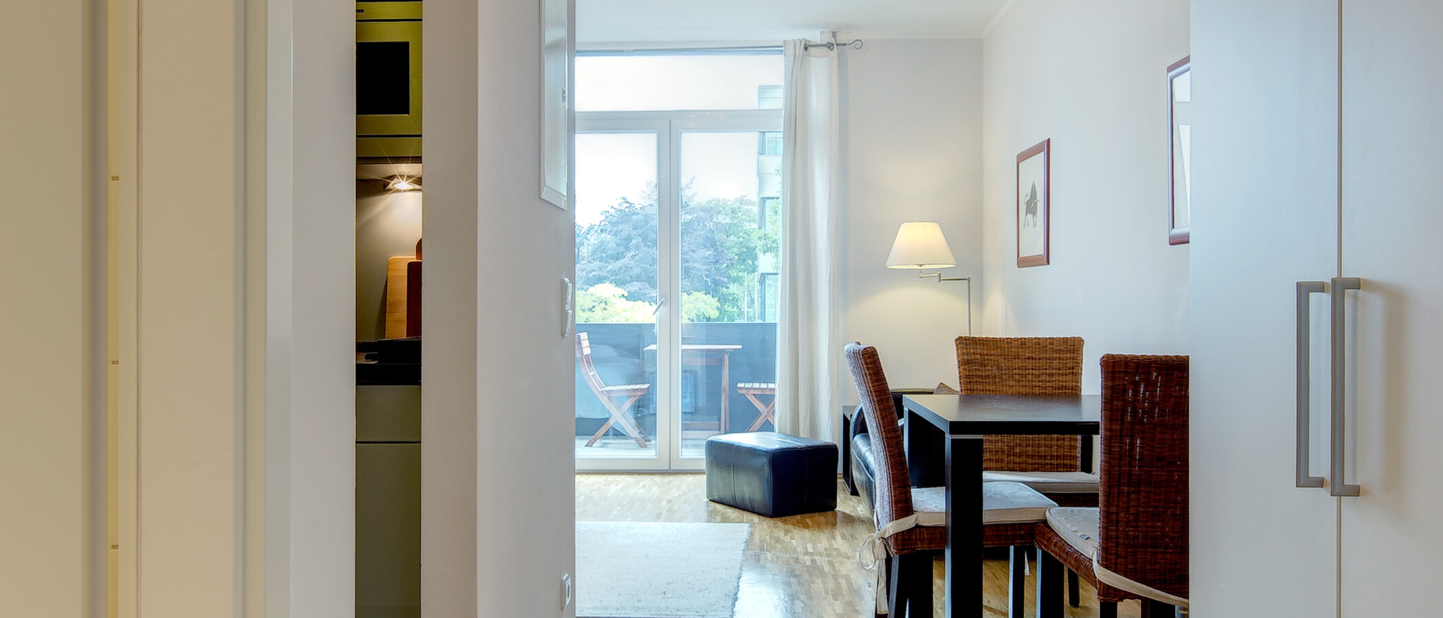マンション München Schwabing (rechts der Leopoldstraße) 01 玄関入り口 5170