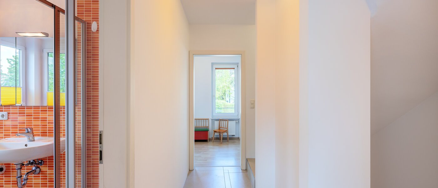 テラスハウス München Westpark 05 玄関入り口 5296