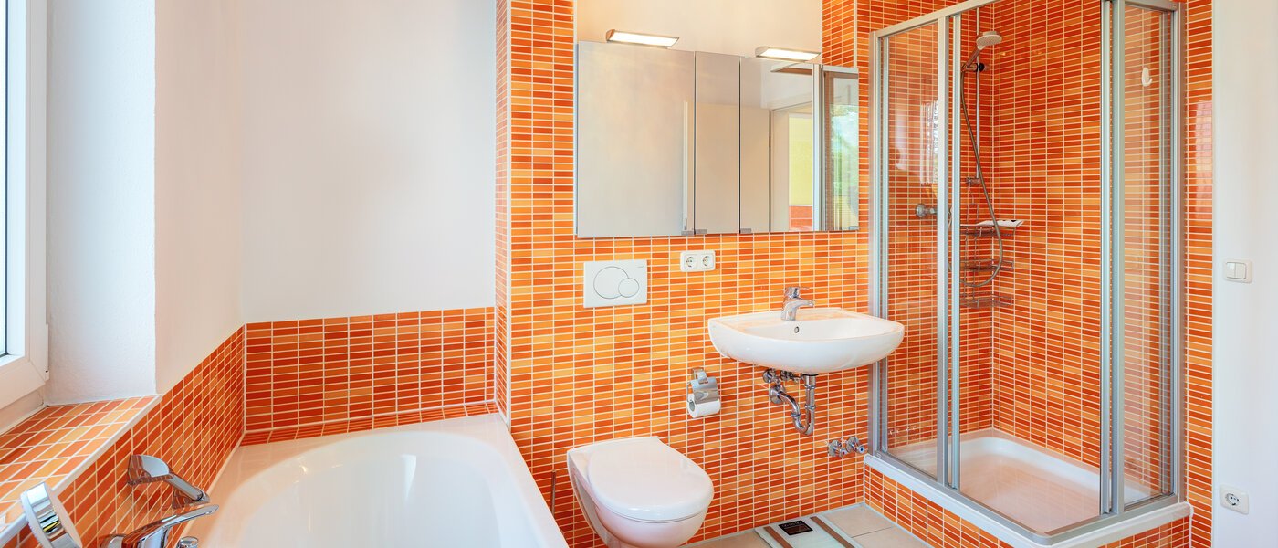 テラスハウス München Westpark 02 1つめの浴室 5296