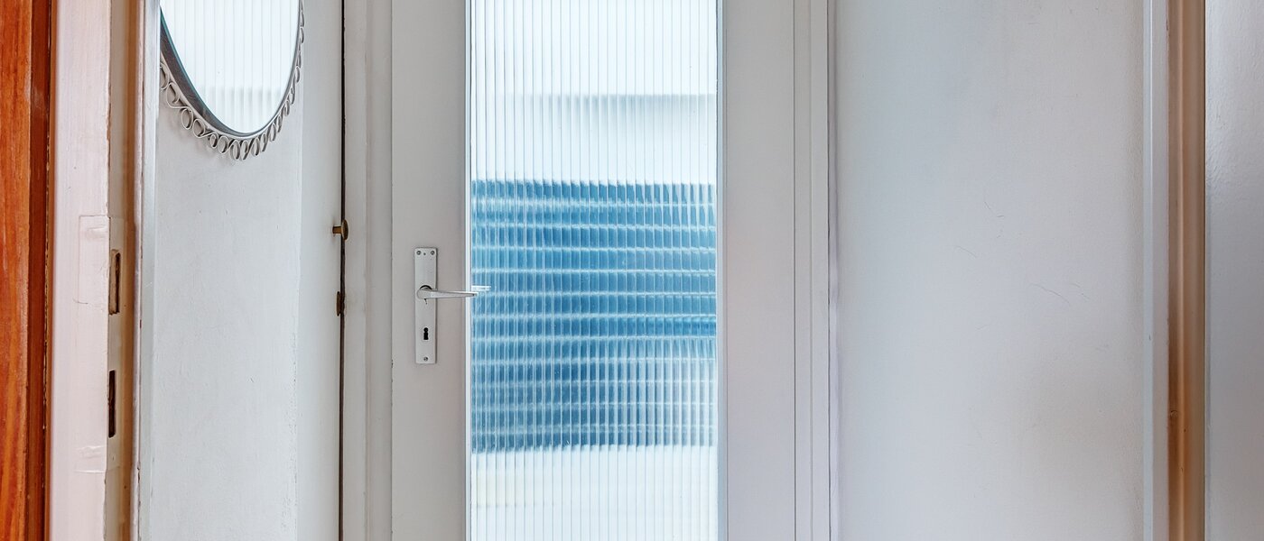 アティック・フラット（屋根裏） München Solln 01 玄関入り口 5327