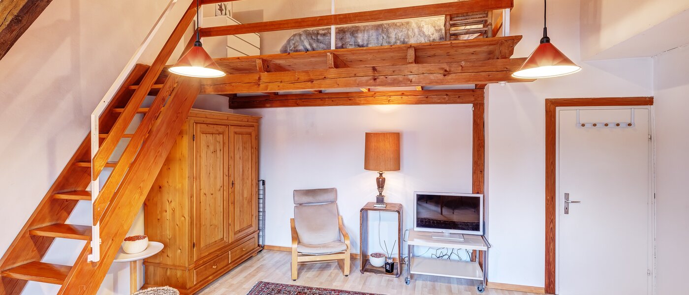 アティック・フラット（屋根裏） München Solln 03 リビングエリア 5327