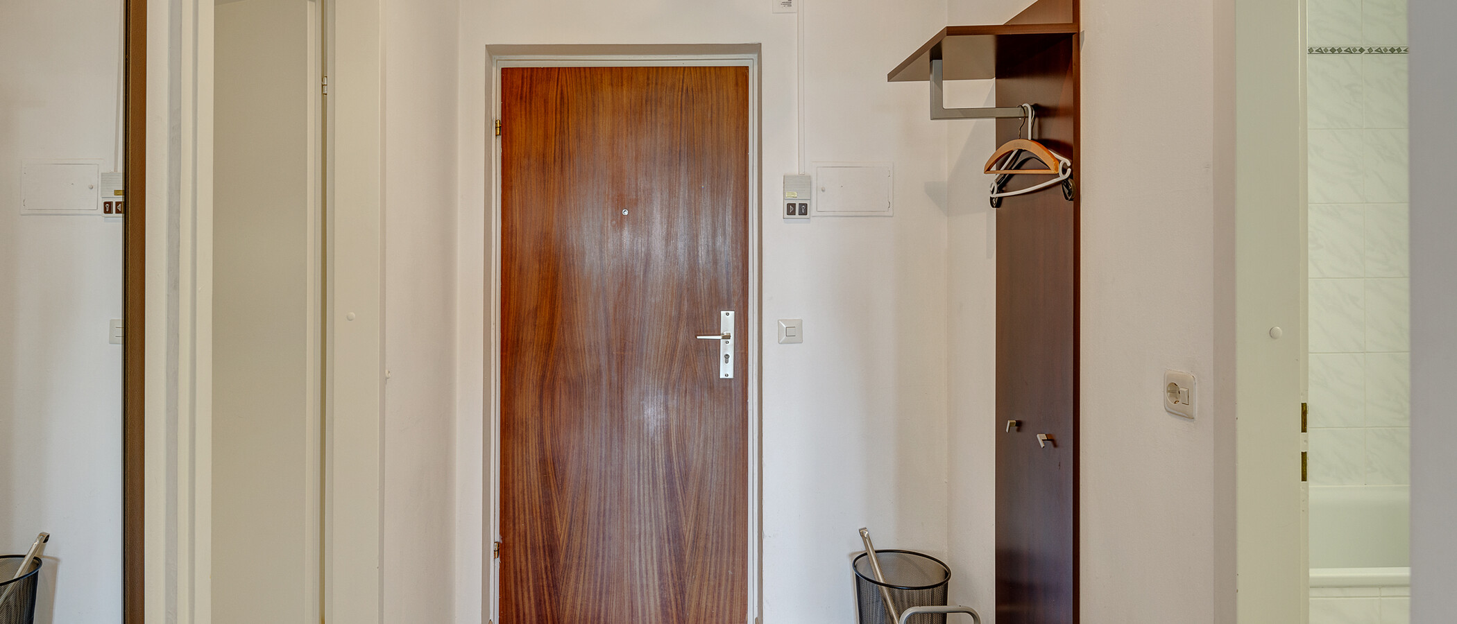 マンション München Schwabing (rechts der Leopoldstraße) 01 玄関入り口 5389