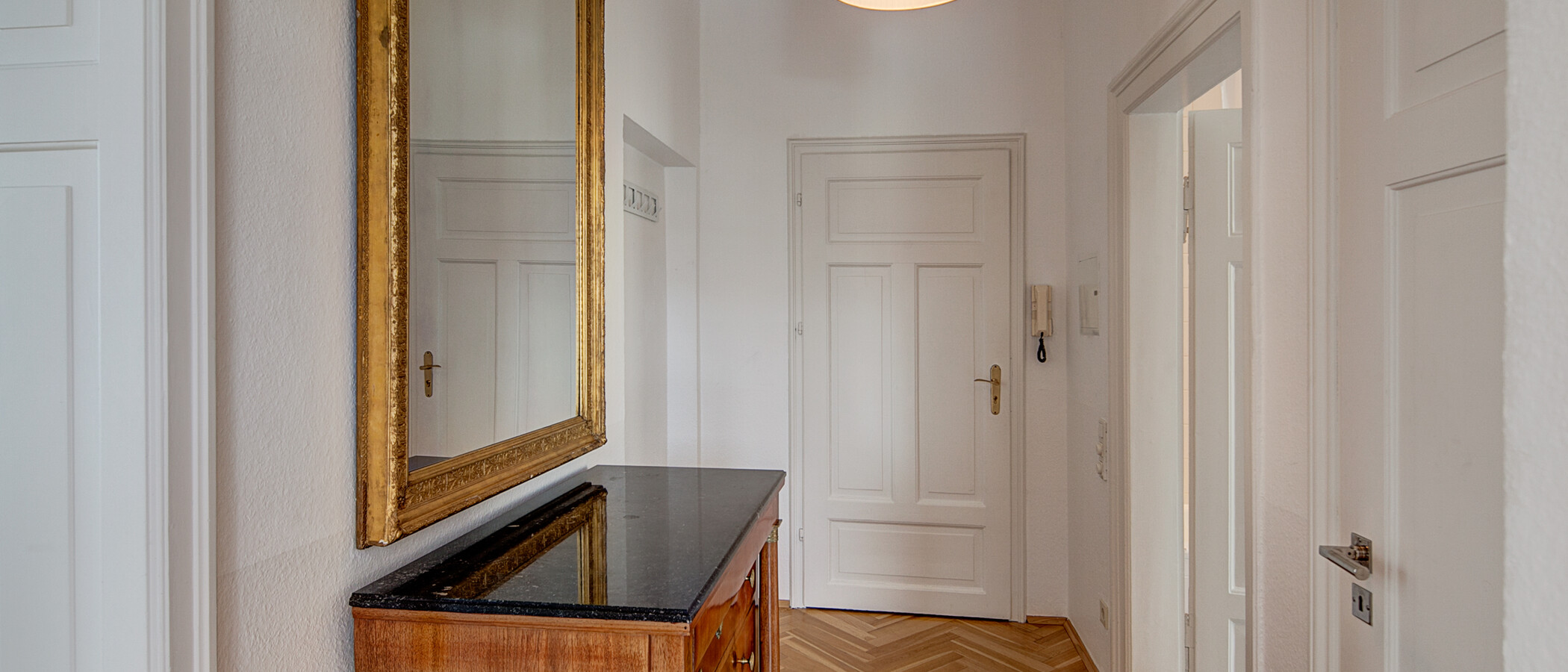 マンション München Schwabing (links der Leopoldstraße) 02 玄関入り口 556