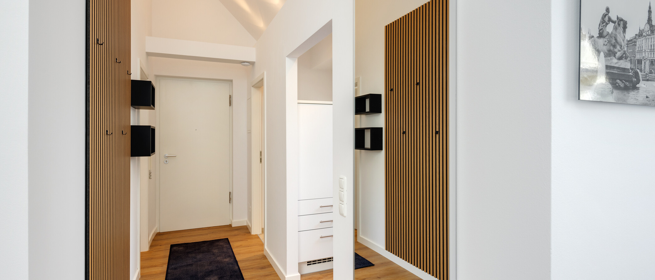 アティック・フラット（屋根裏） München Schwabing 01 玄関入り口 5576