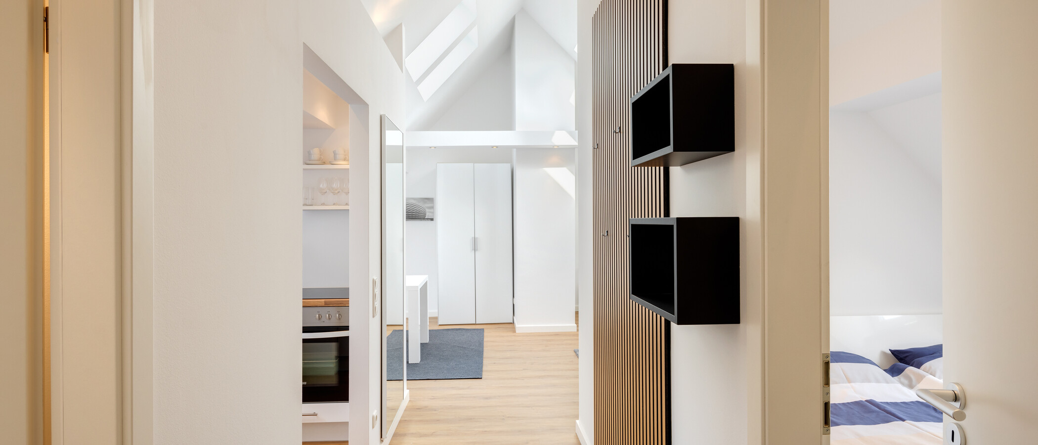 アティック・フラット（屋根裏） München Schwabing 02 玄関入り口 5576