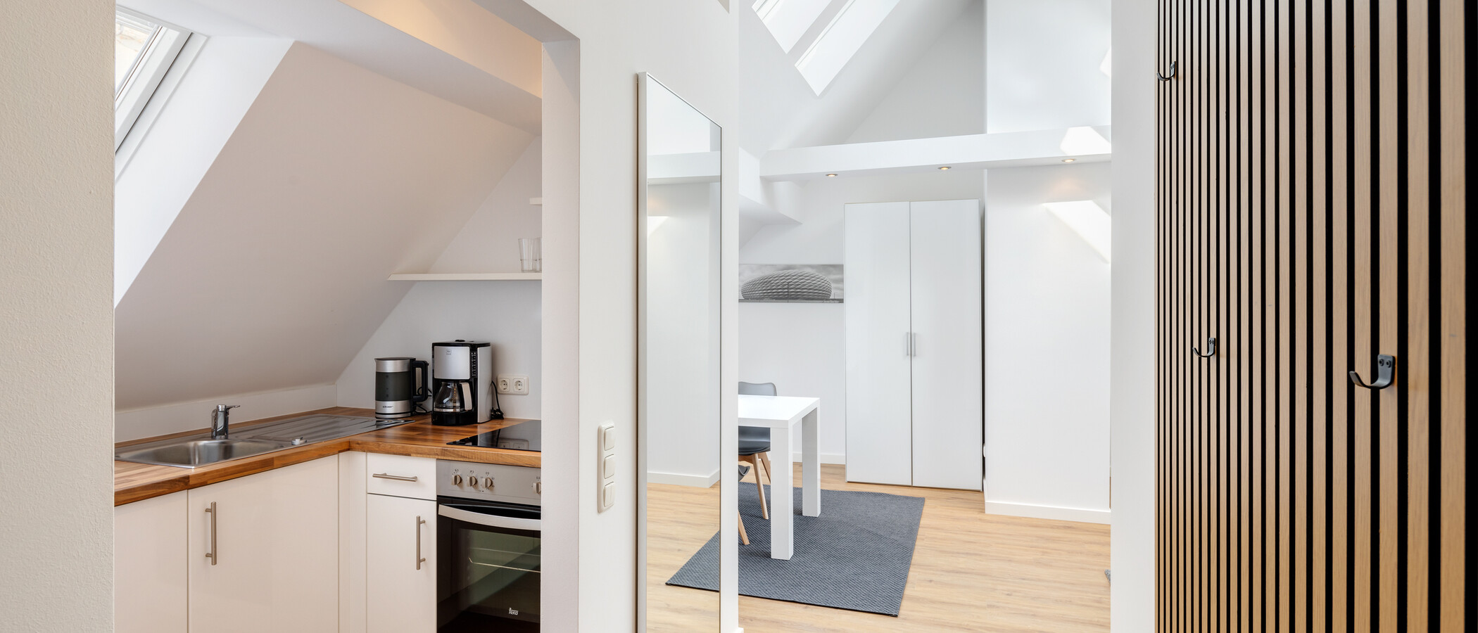 アティック・フラット（屋根裏） München Schwabing 03 玄関入り口 5576