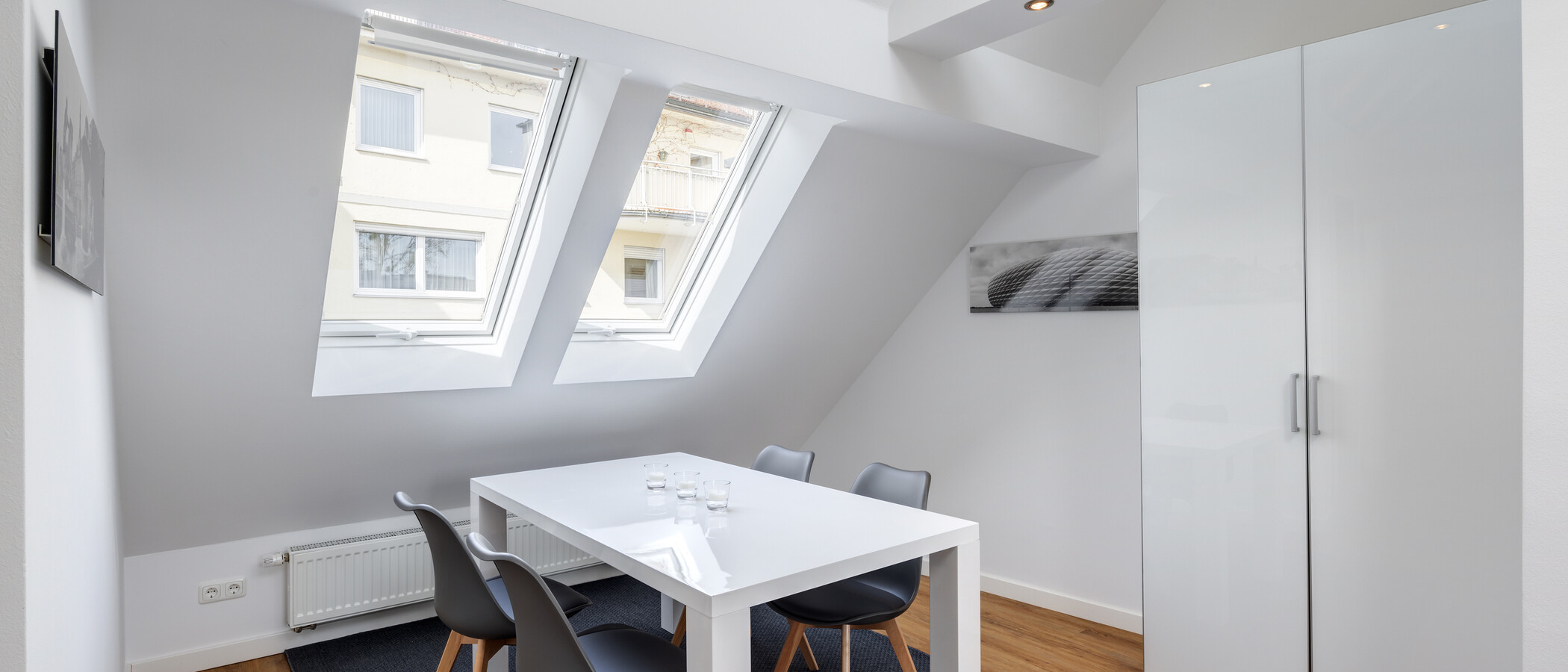 アティック・フラット（屋根裏） München Schwabing 05 リビングエリア 5576
