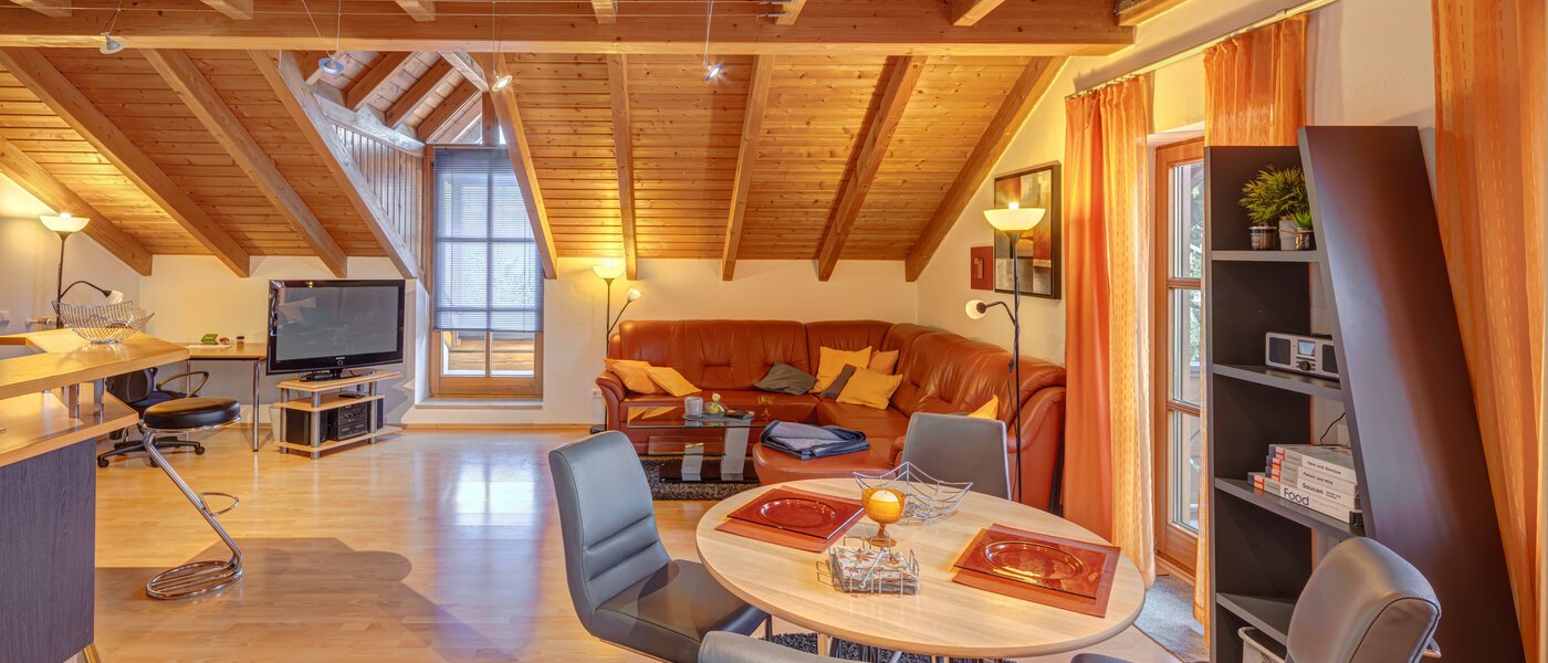 アティック・フラット（屋根裏） München Am Hart 04 リビングエリア 5630