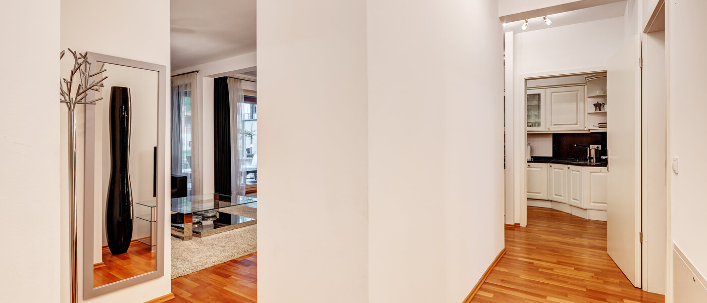 マンション München Schwabing-Nord (zw. Leopoldstraße & Englischen Garten) 02 玄関入り口 6300