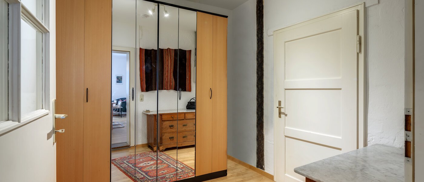 マンション Fahrenzhausen 01 玄関入り口 6417