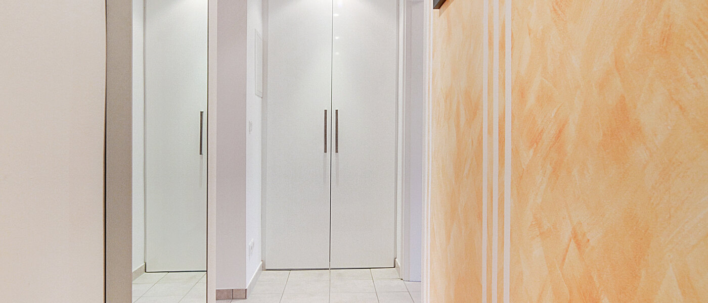 マンション München Schwabing (links der Leopoldstraße) 01 玄関入り口 6480