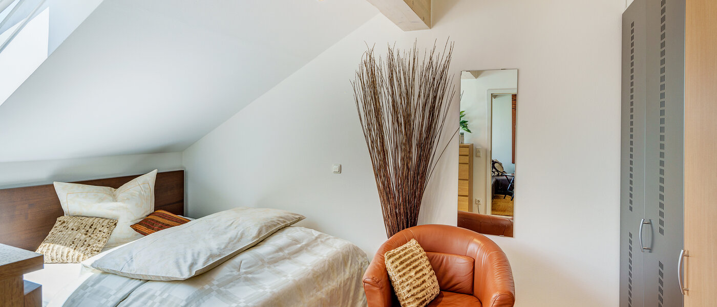 アティック・フラット（屋根裏） München Giesing 02 寝室 6583