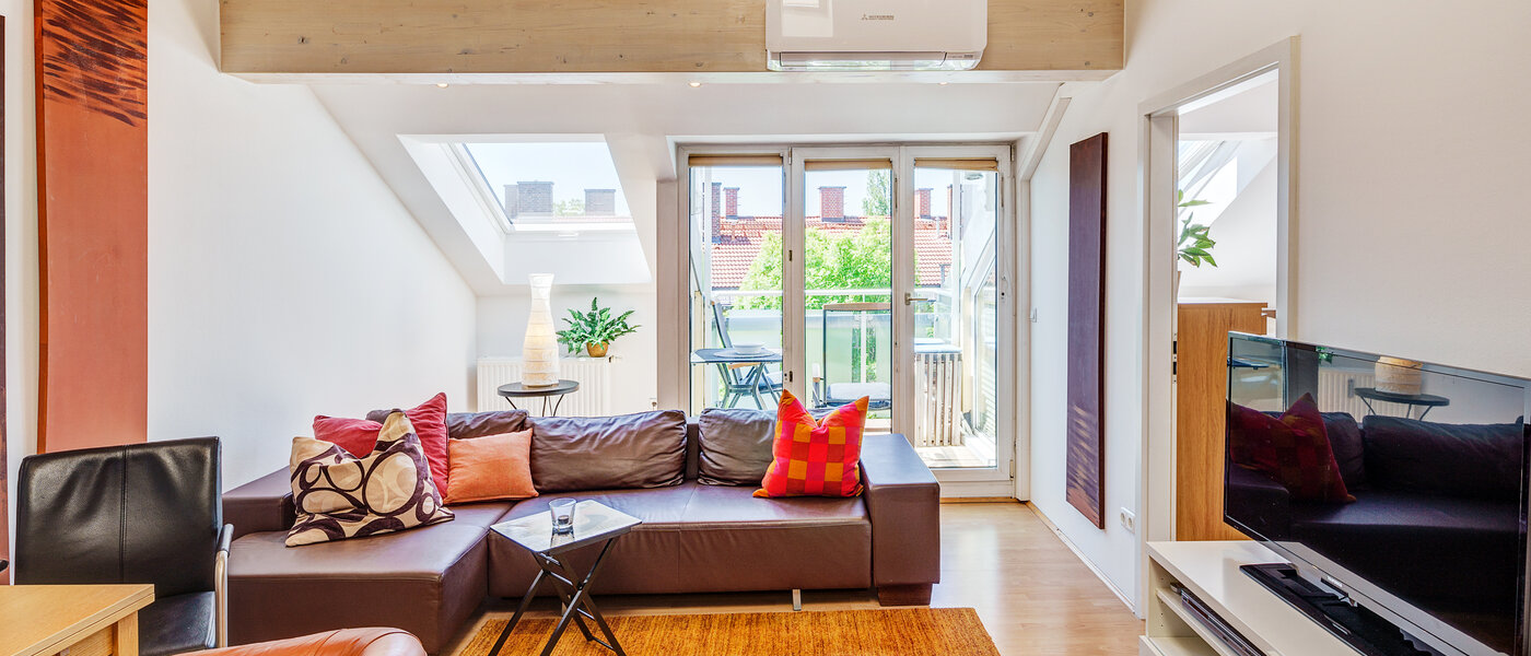 アティック・フラット（屋根裏） München Giesing 01 リビングエリア 6583
