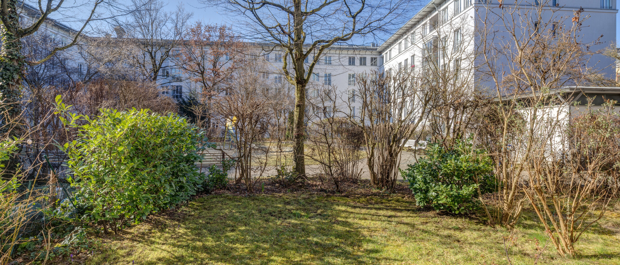 庭付き住宅 München Neuhausen 01 庭 6696