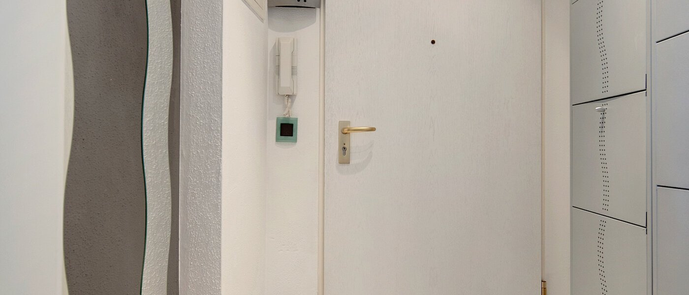 マンション Dachau 01 玄関入り口 6898