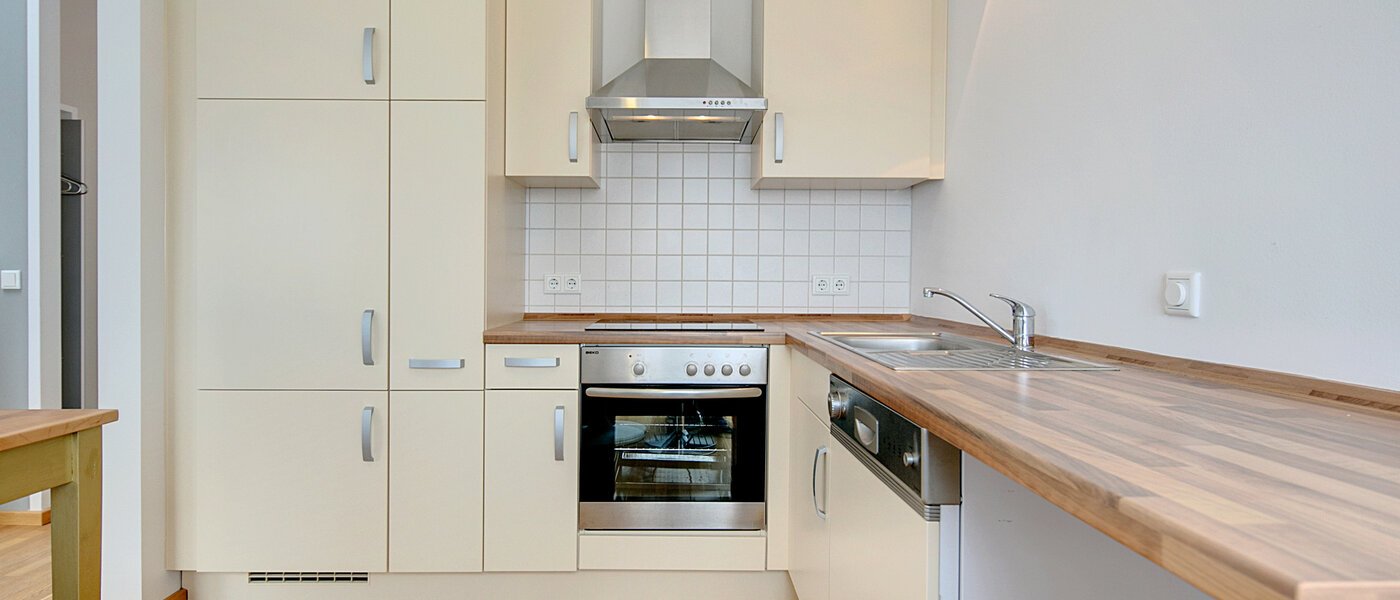 アティック・フラット（屋根裏） München Neuhausen 01 キッチン 7084