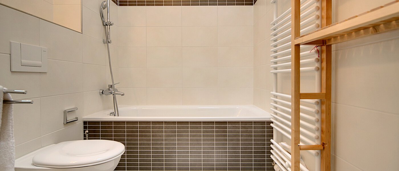 アティック・フラット（屋根裏） München Neuhausen 01 浴室 7084