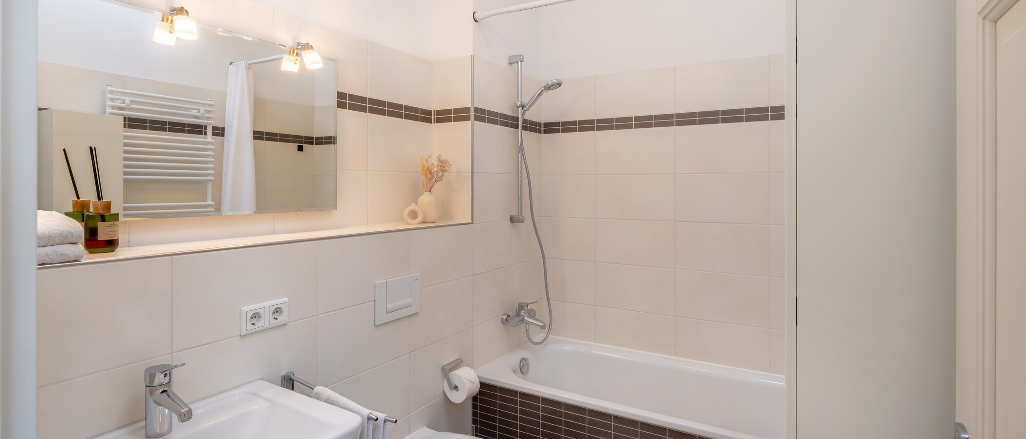 アティック・フラット（屋根裏） München Neuhausen 01 浴室 7084