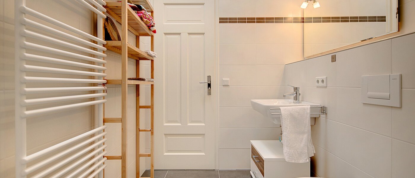 アティック・フラット（屋根裏） München Neuhausen 04 浴室 7084