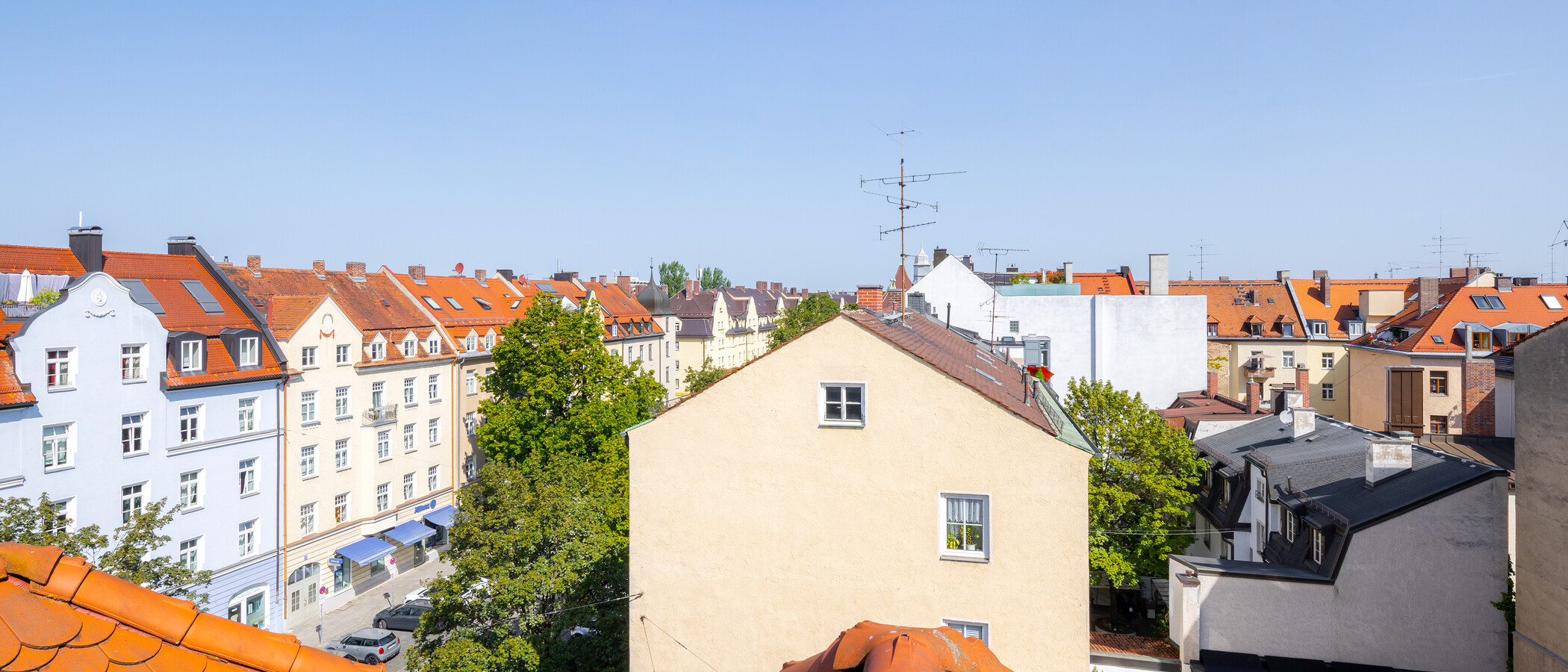 アティック・フラット（屋根裏） München Neuhausen 01 物件からの眺め 7084
