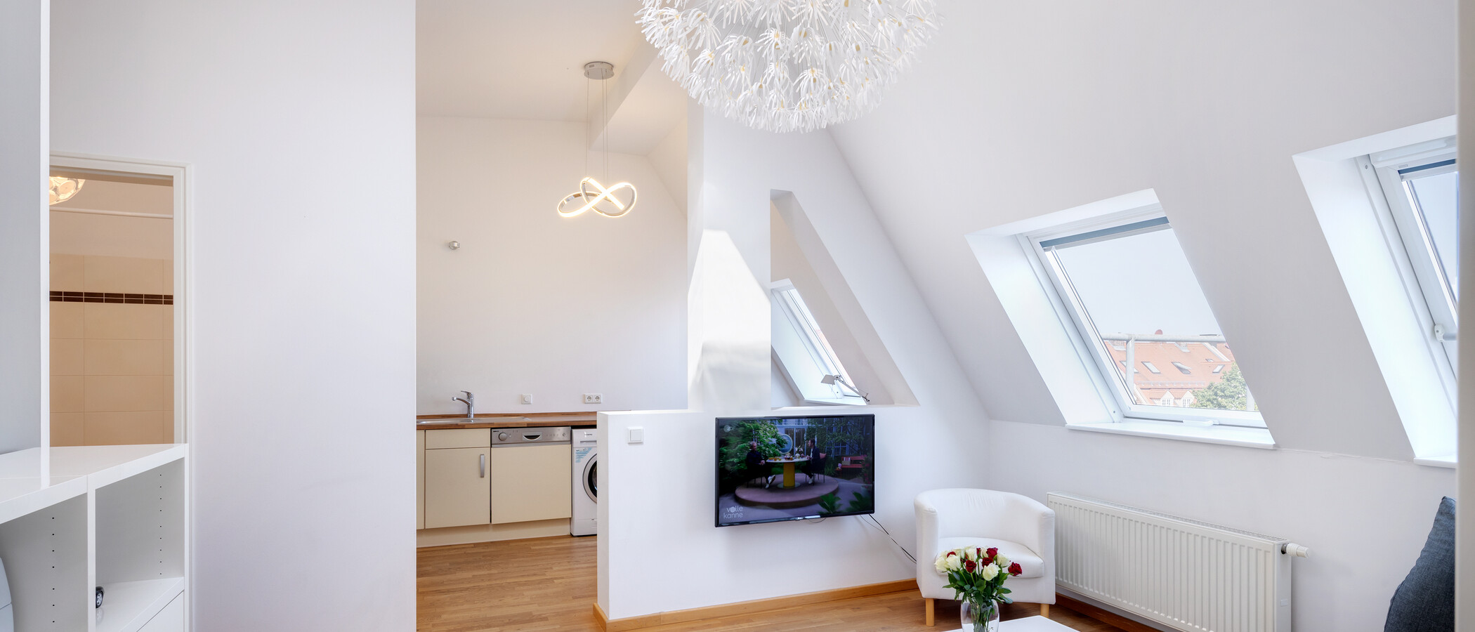 アティック・フラット（屋根裏） München Neuhausen 04 リビングエリア 7084