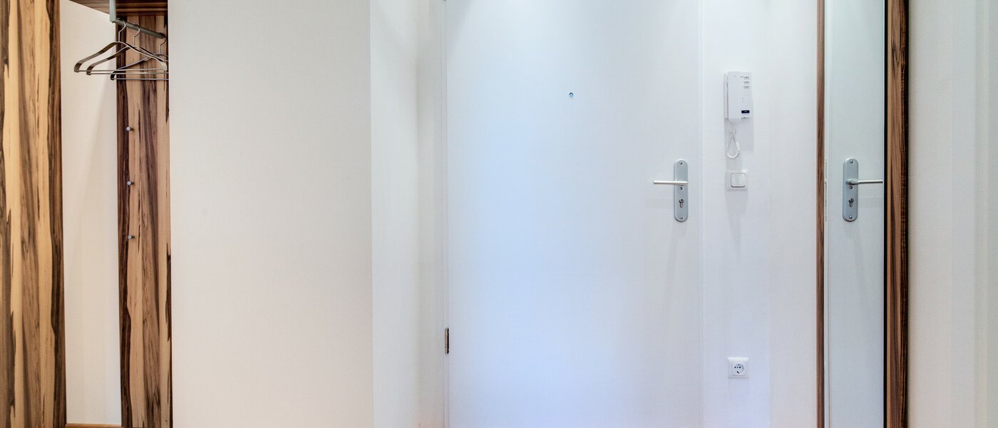 マンション München Johanneskirchen 03 玄関入り口 7218